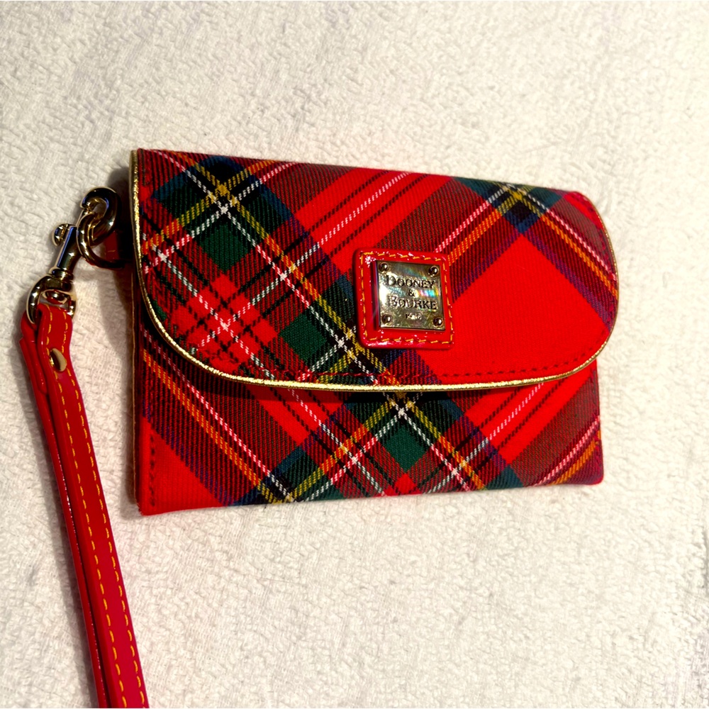 NWOT RARE ❤️ Dooney & Bourke Tartan Zip Wristlet - Red Patent Leather ❤️ Trim